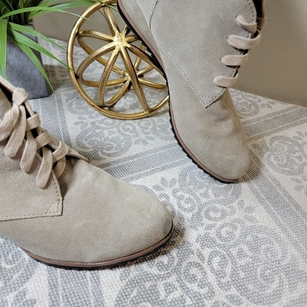 Susina | 7 'Reid' Suede Lace-Up Wedge Booties ankle boots